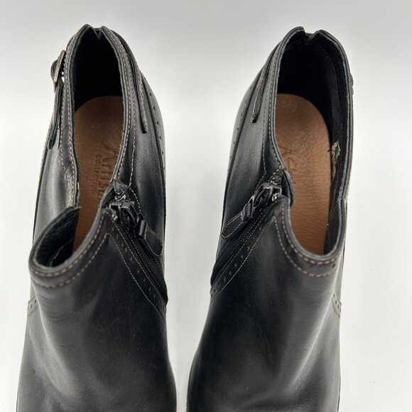 Clarks Artisan Boots 8.5M Black Leather Heeled Low Ankle Booties Cap Toe - Picture 10 of 14